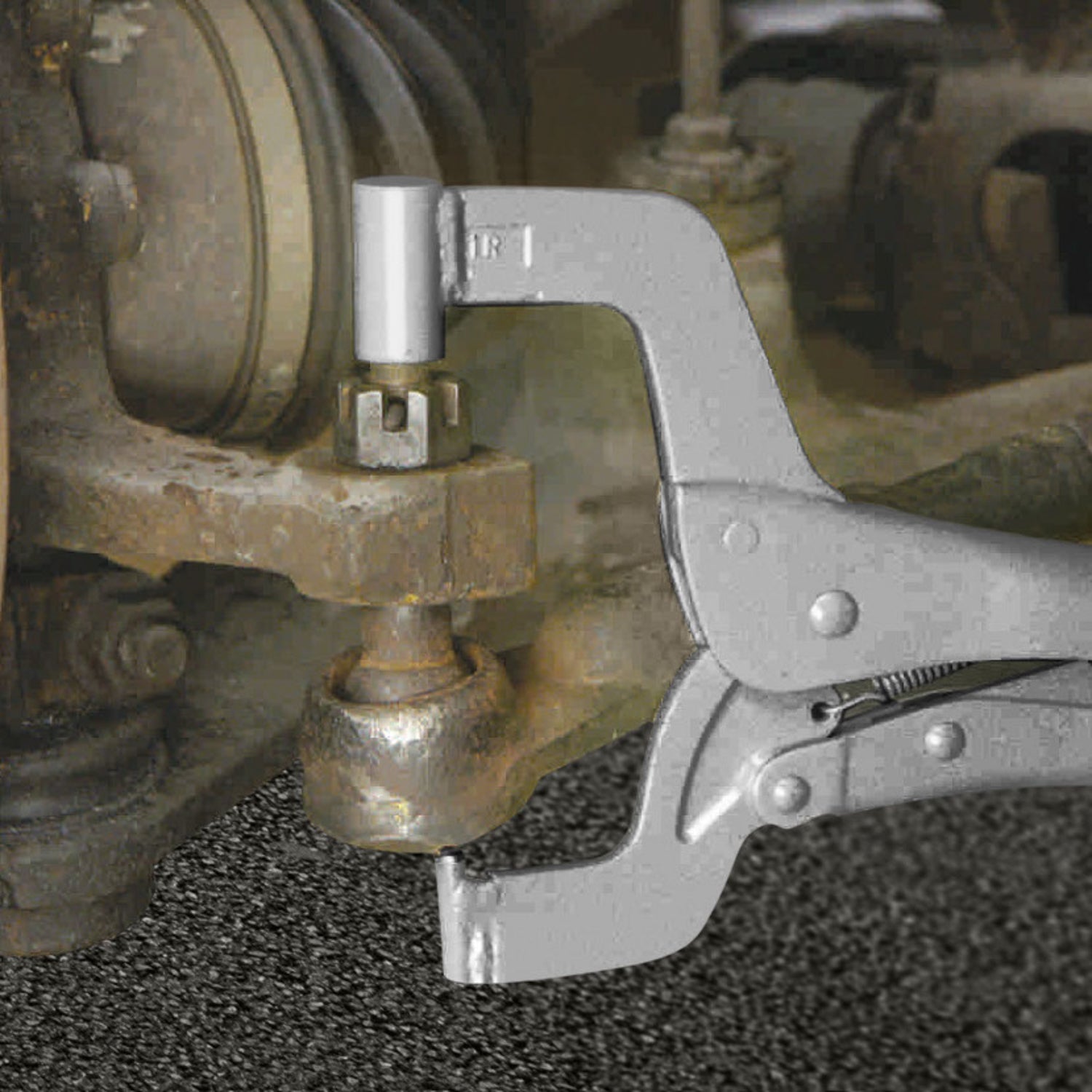 Tie Rod Plyer in Use STC71465